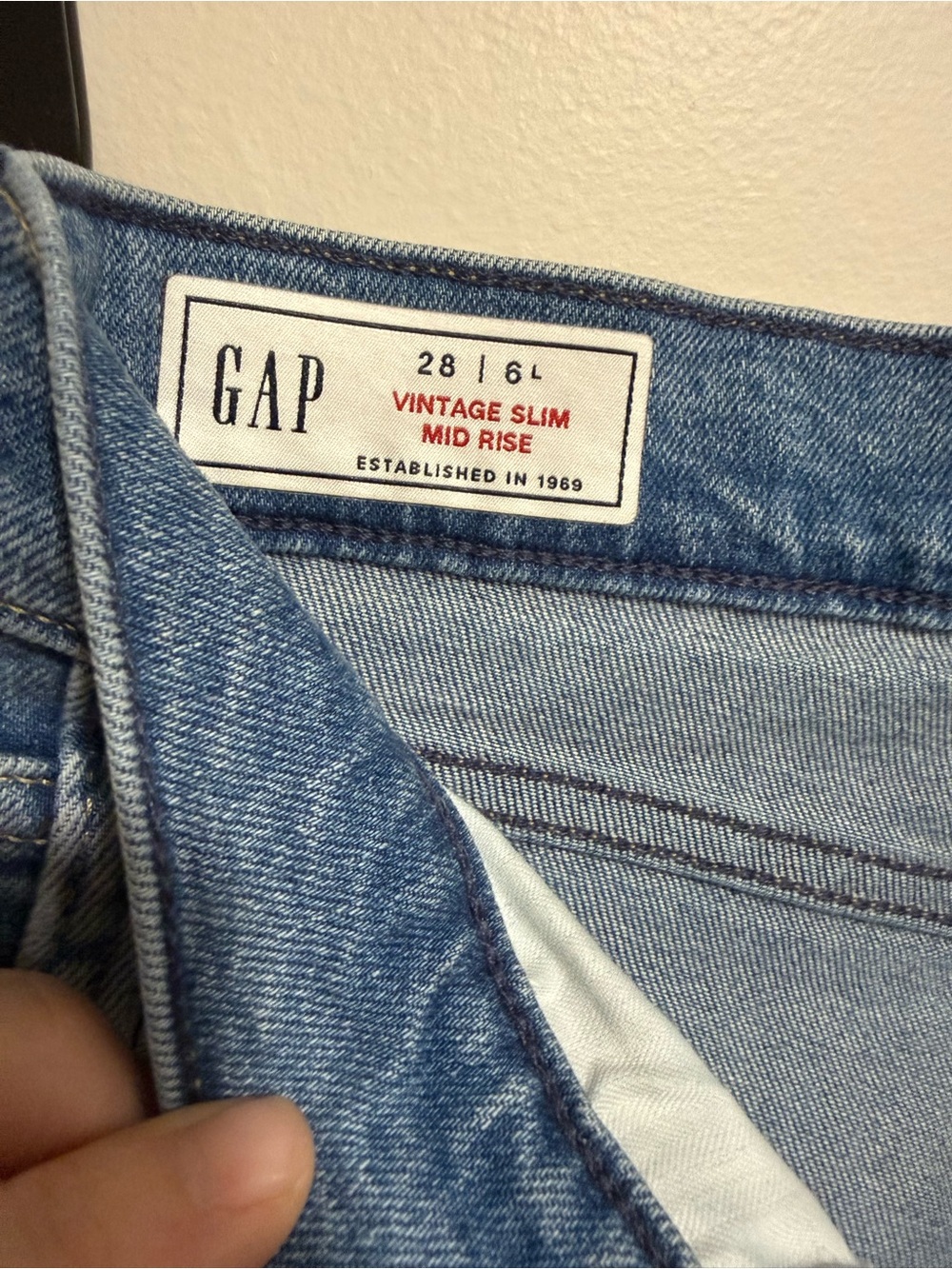 GAP Women's Straight-Leg Jeans in Light Blue - Picture 2 of 3